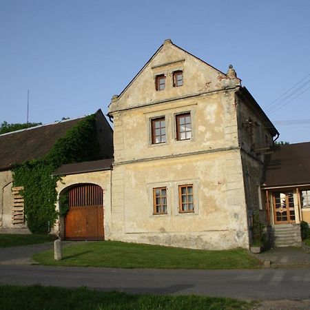 Apartman Na Statku Miskovice  Exterior foto
