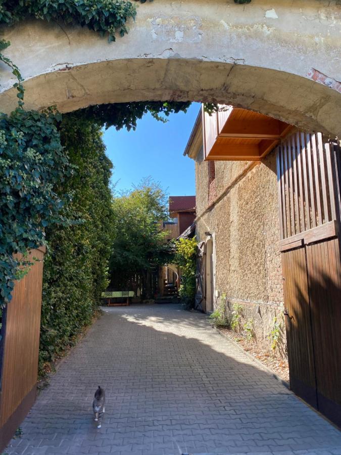 Apartman Na Statku Miskovice  Exterior foto